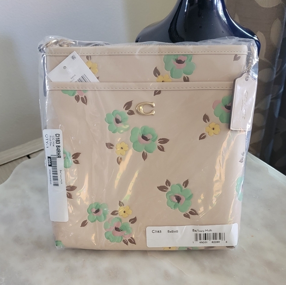 Coach Kitt Messenger crossbody with floral print - Picture 6 of 6